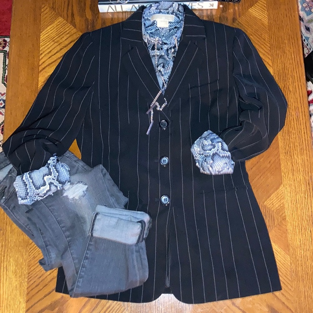 SOLD 🎉HP 🎉Kasper Three Button Black striped jacket.